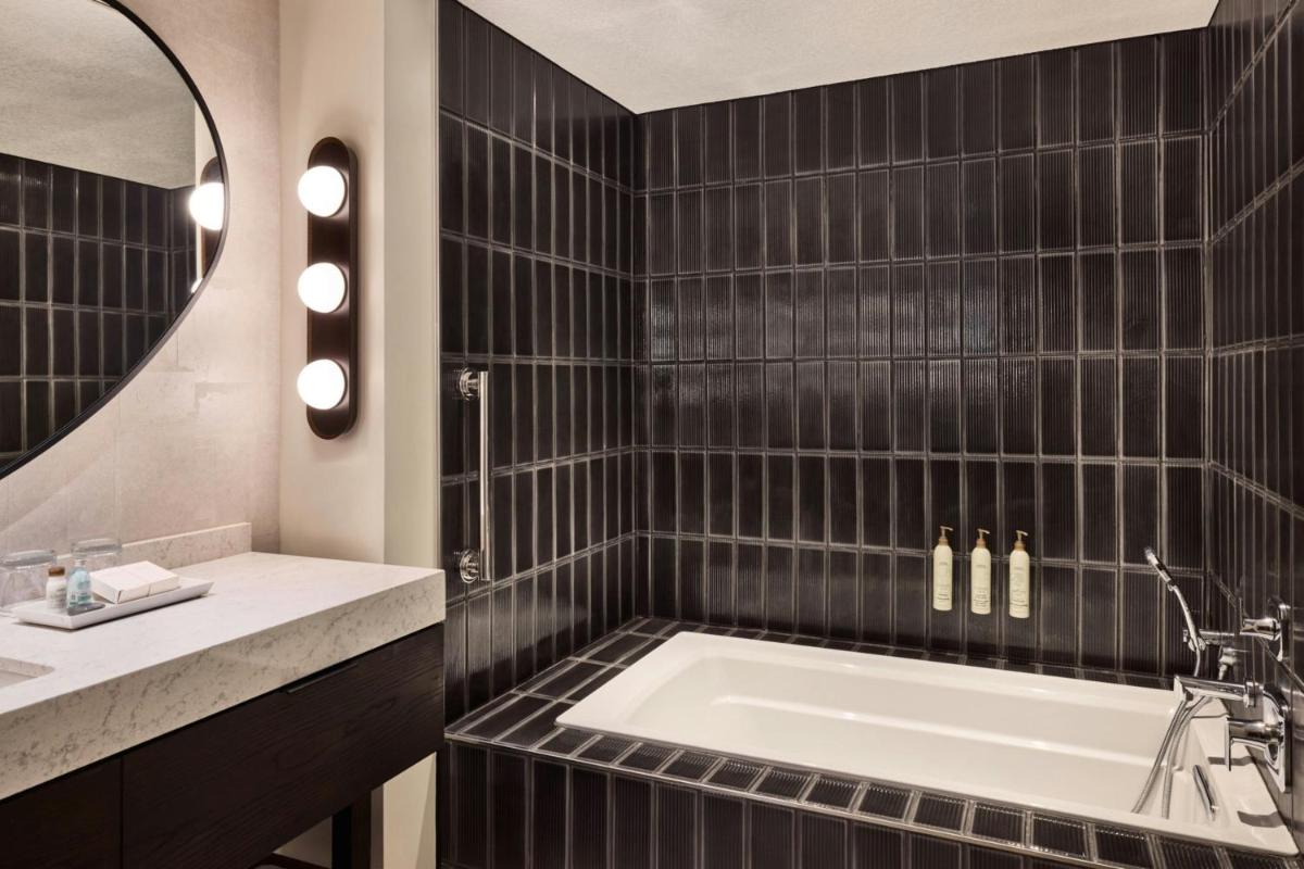 Renaissance Phoenix Glendale Hotel & Spa - Housity