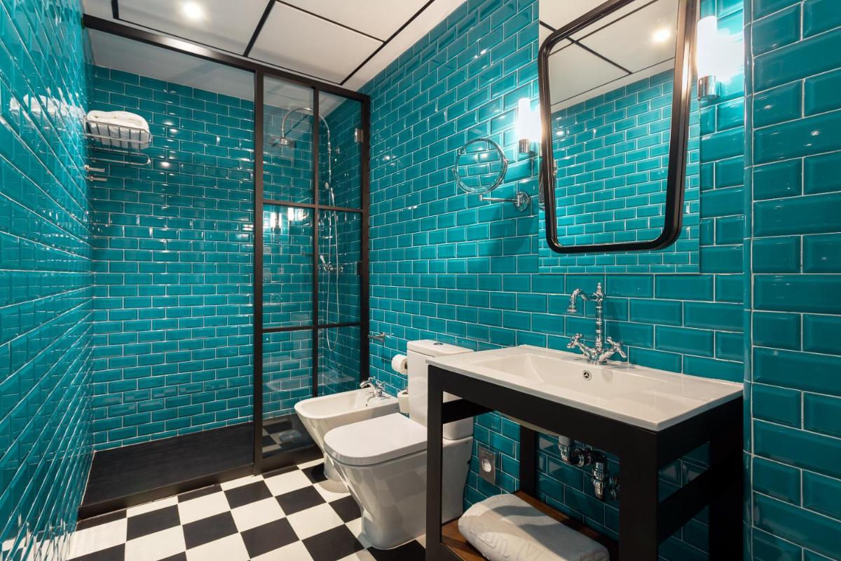 Room Mate Valeria - Housity