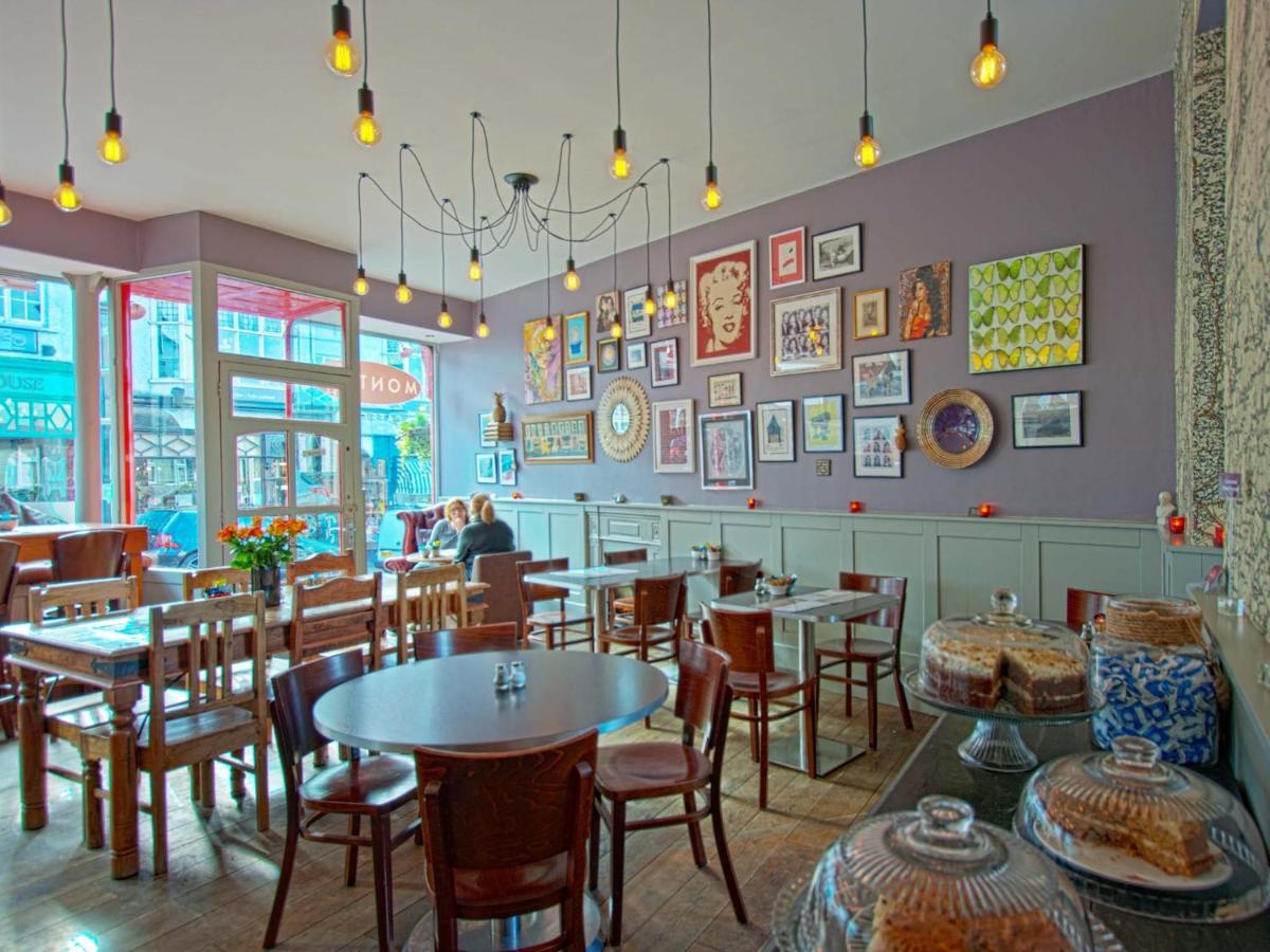 Monties Guest House - Adults ONLY - Housity