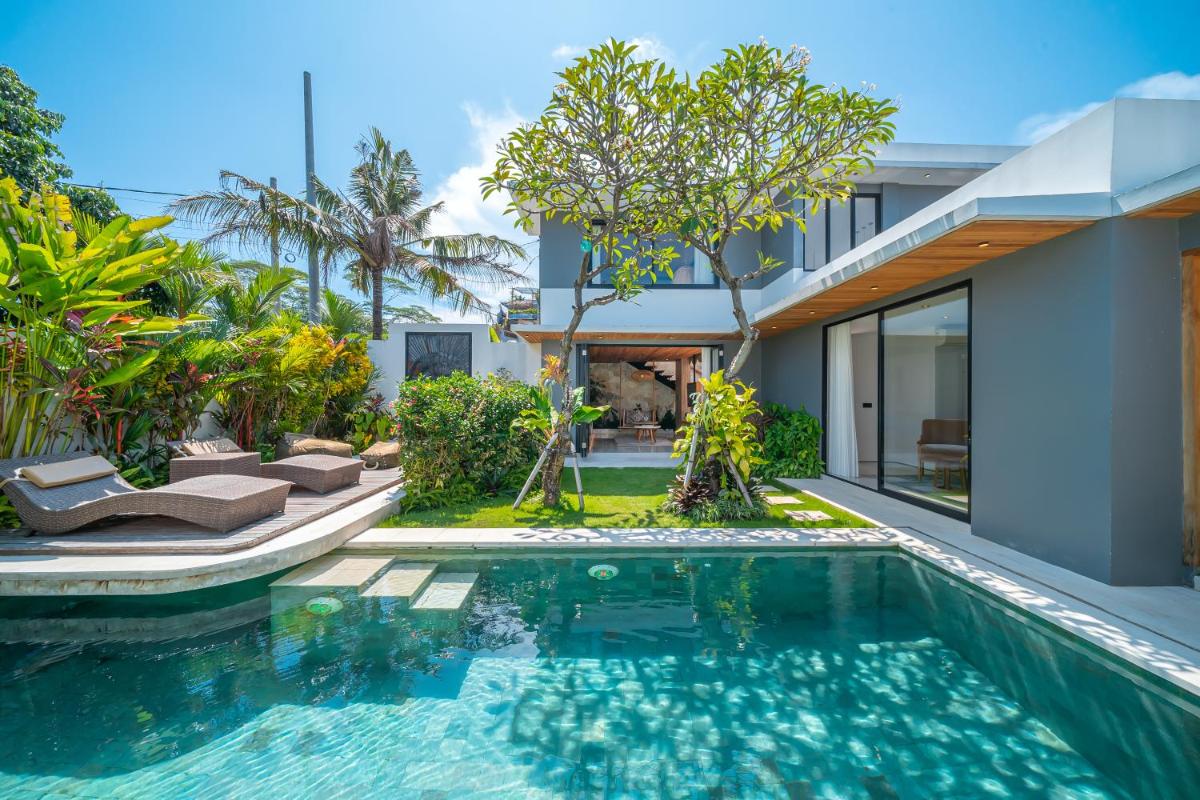 Villa Arunika - Stylish tropical 2BR Villa close to Nyanyi beach! - Housity