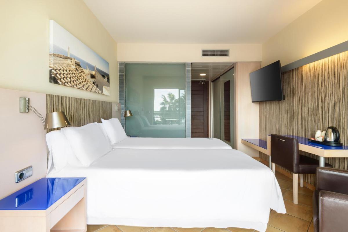 Cama o camas de una habitación en Occidental Menorca
