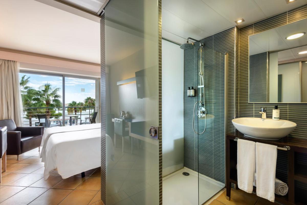 Un baño de Occidental Menorca