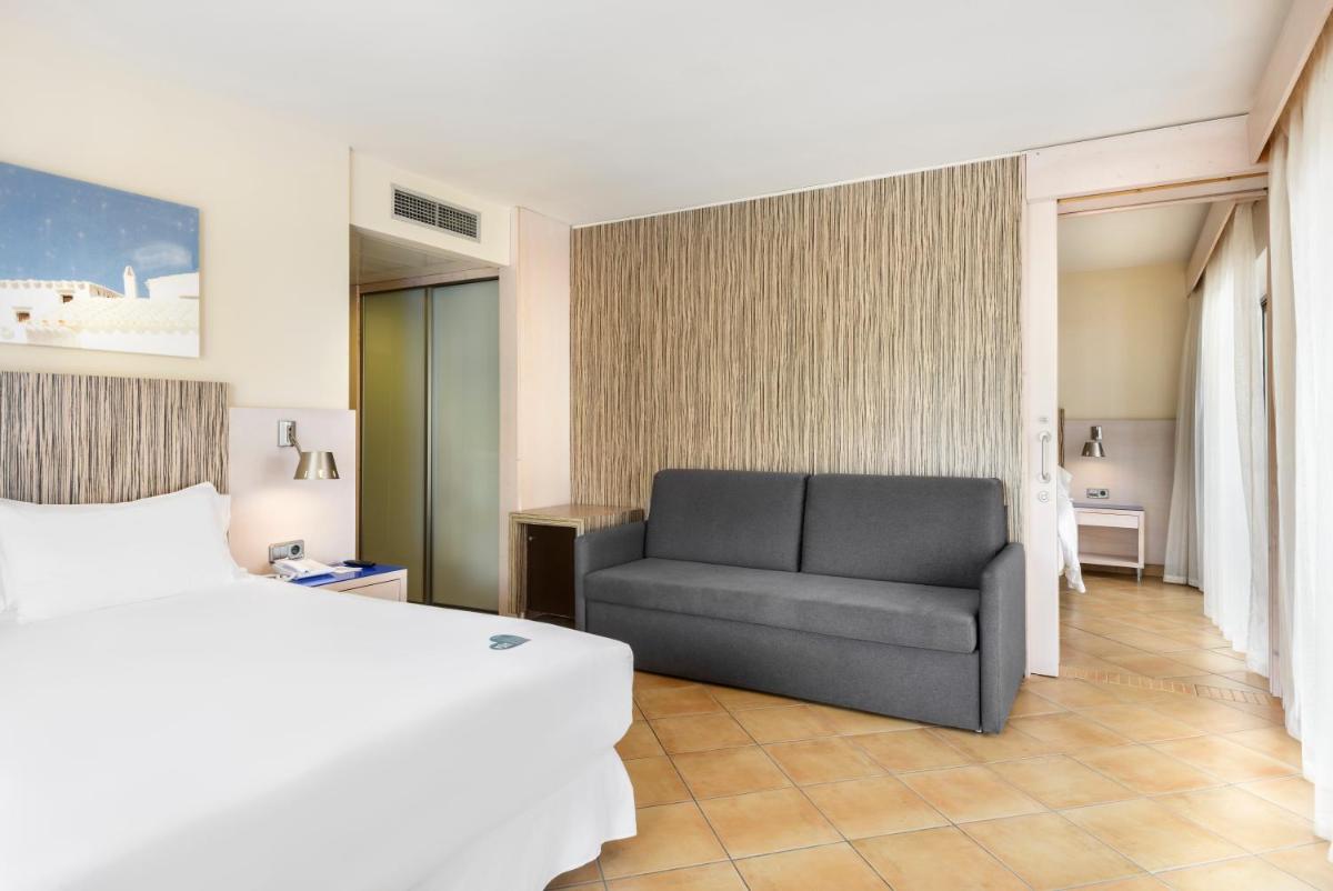 Cama o camas de una habitación en Occidental Menorca