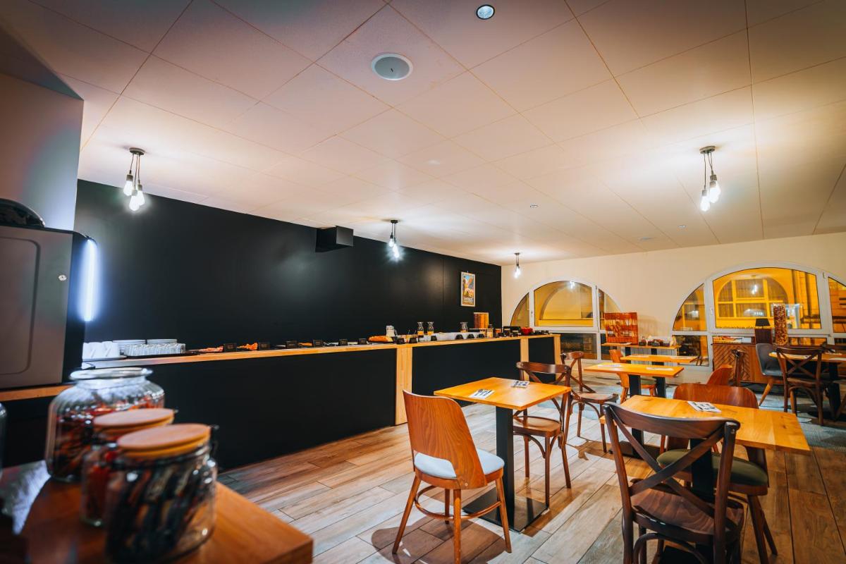 Restaurant ou autre lieu de restauration dans l'établissement Garden & City Cauterets Balneo