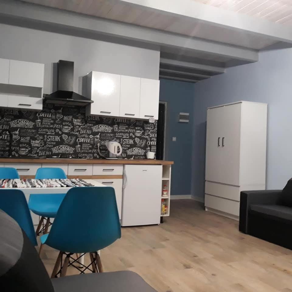 Tam Gdzie Zawsze - Housity