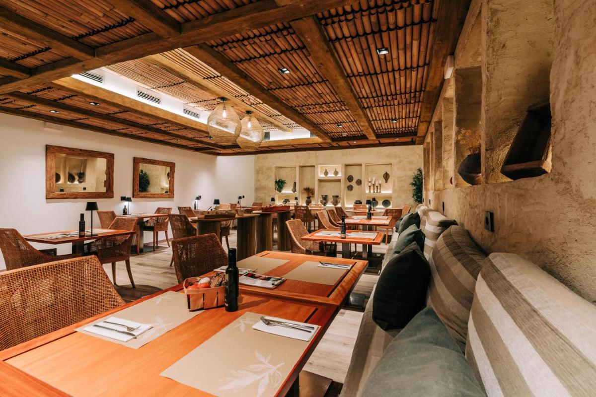 Hotel Gran Claustre Restaurant & Spa - Housity