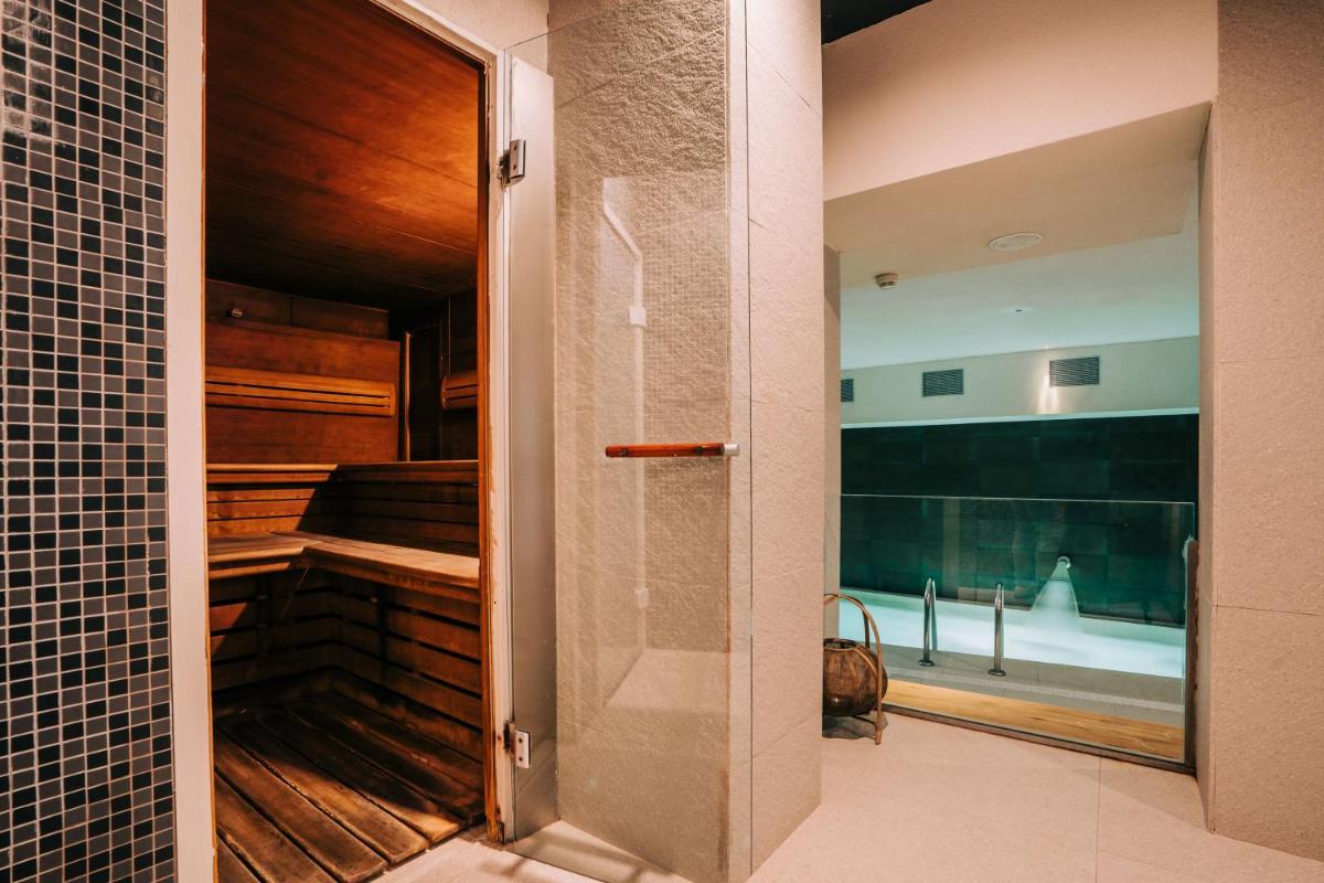 Un baño de Gran Claustre Boutique Hotel