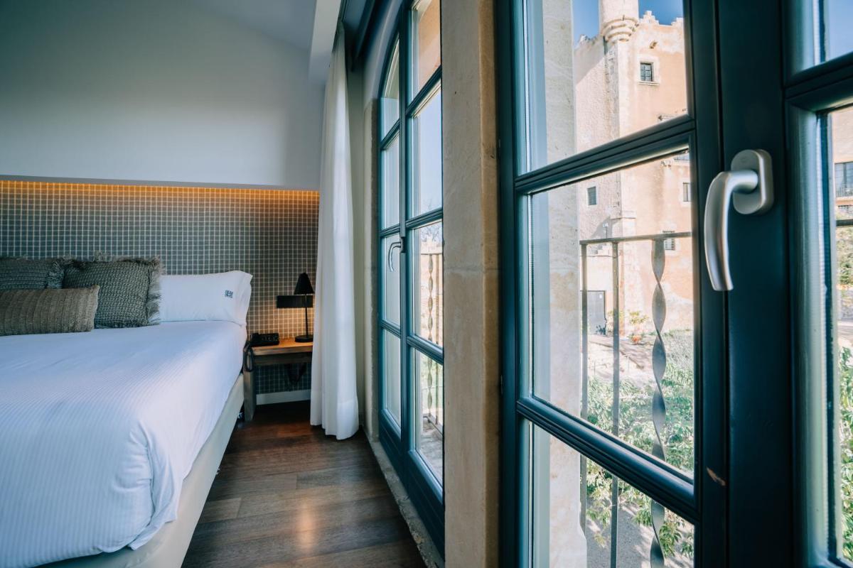 Cama o camas de una habitación en Gran Claustre Boutique Hotel