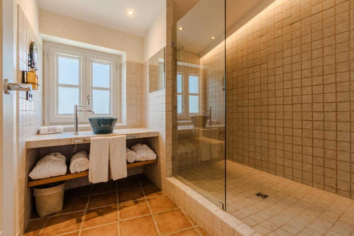 Un baño de Gran Claustre Boutique Hotel