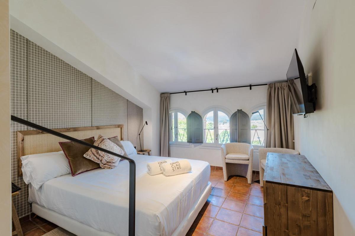 Cama o camas de una habitación en Gran Claustre Boutique Hotel