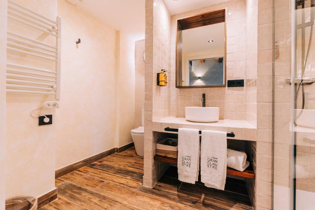 Un baño de Gran Claustre Boutique Hotel