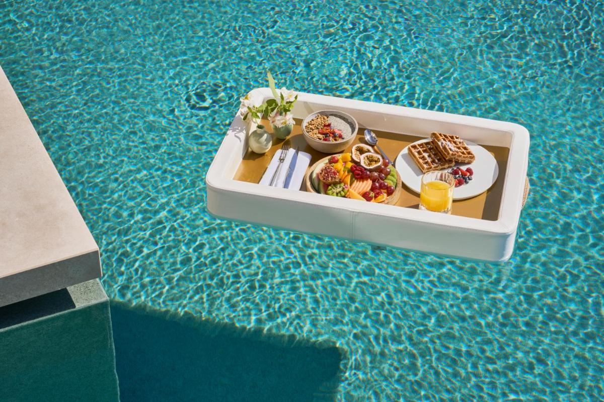 Comida en o cerca de este hotel