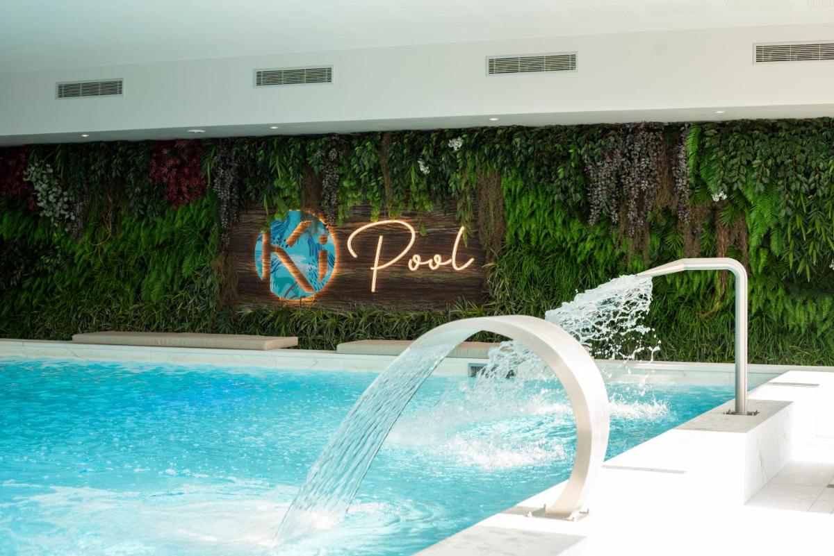 Piscine de l'établissement Ki Space Hotel & Spa - near Disneyland Paris ou située à proximité