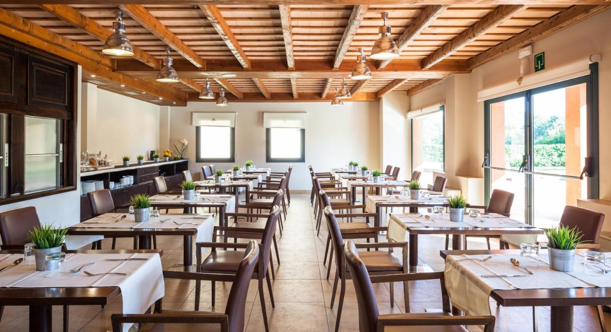 Hotel Vall de Bas - Housity