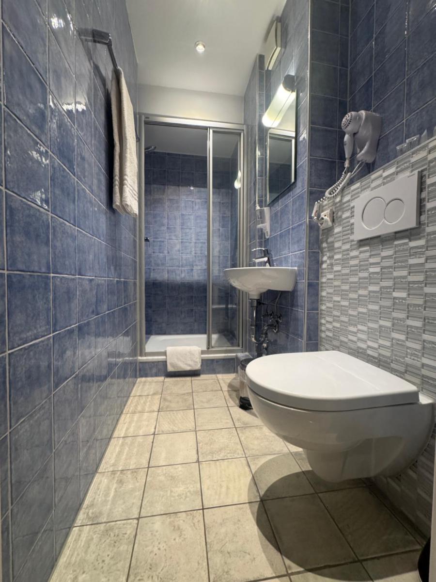 Hotel Paris - Housity