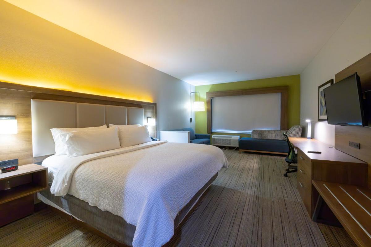 Holiday Inn Express & Suites Dallas NE Arboretum - Housity