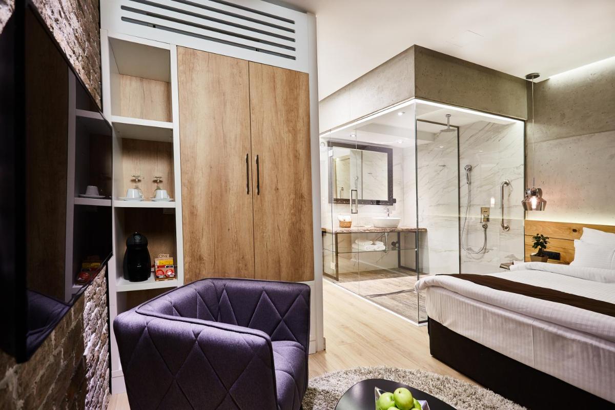 One Luxury Suites - Housity