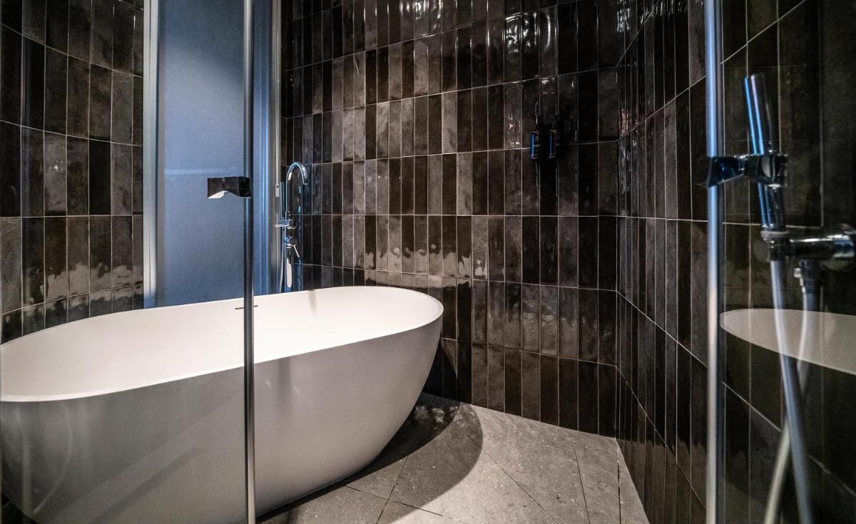 Un baño de Silken Saaj Maar - Adults Only