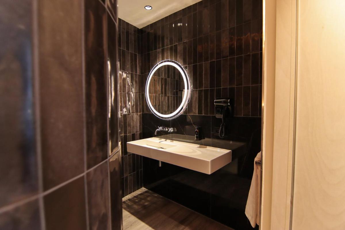 Un baño de Silken Saaj Maar - Adults Only