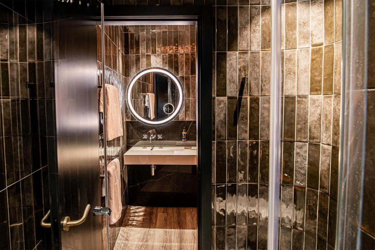 Un baño de Silken Saaj Maar - Adults Only