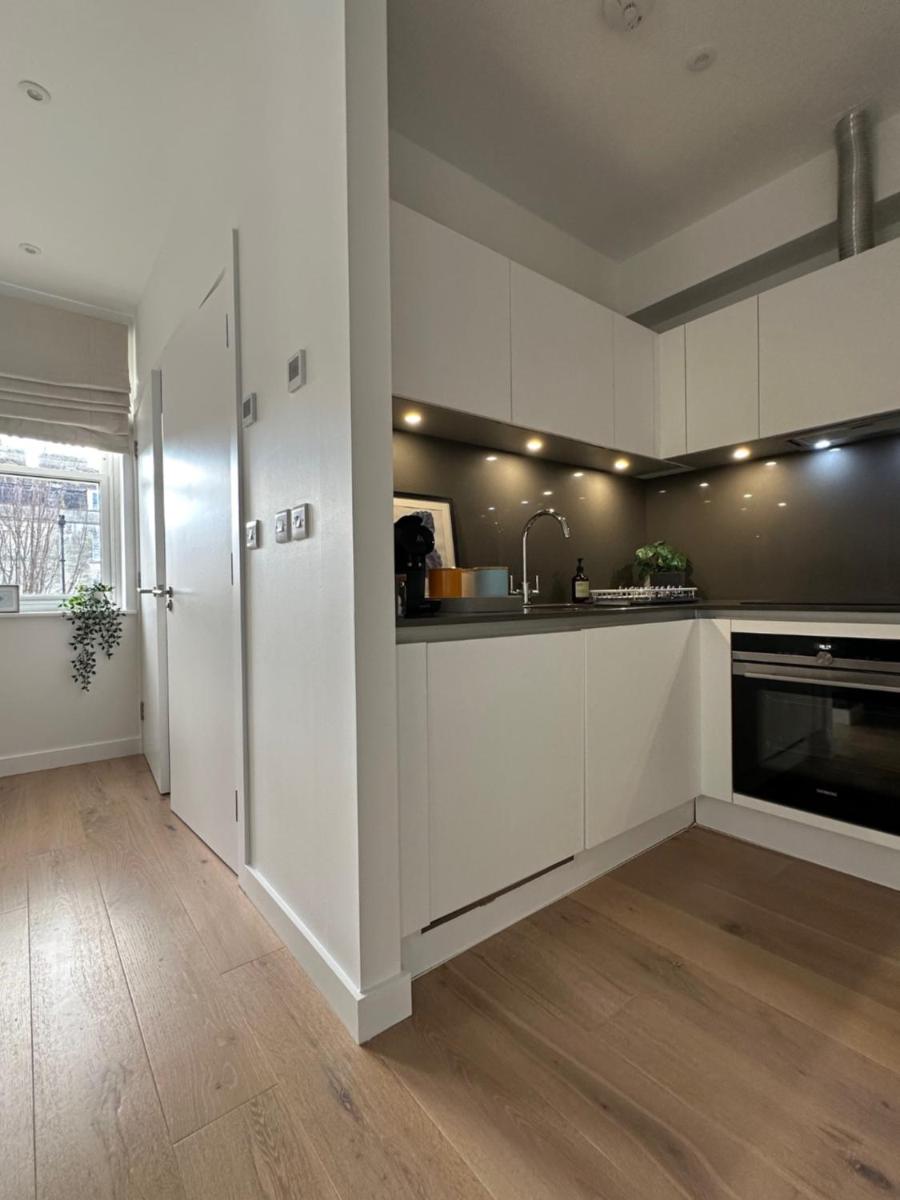 Cosy, modern 1-bed apartment in Bath's iconic centre - Housity