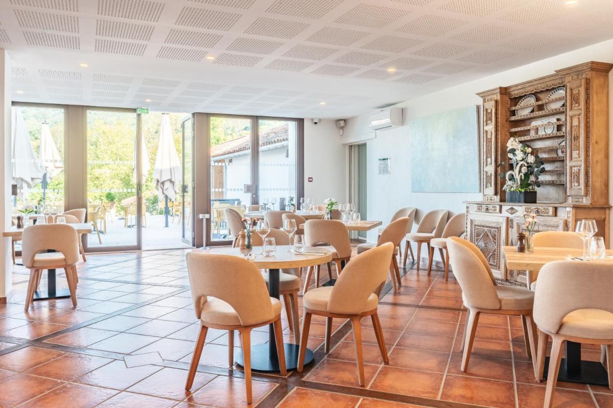 Coin salon dans l'établissement Hôtel Restaurant & Spa La Maison Oppoca