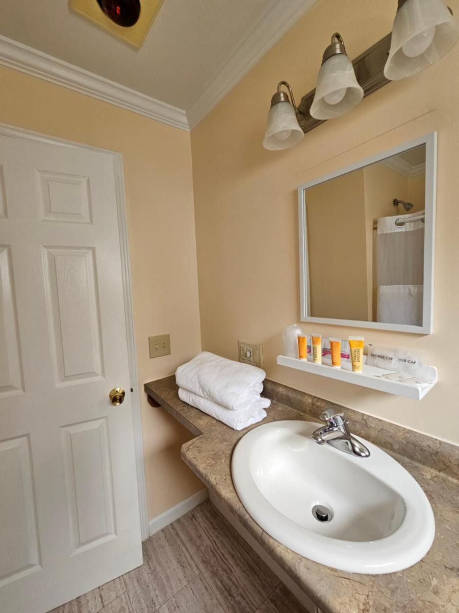 Captain's Inn and Suites - Housity