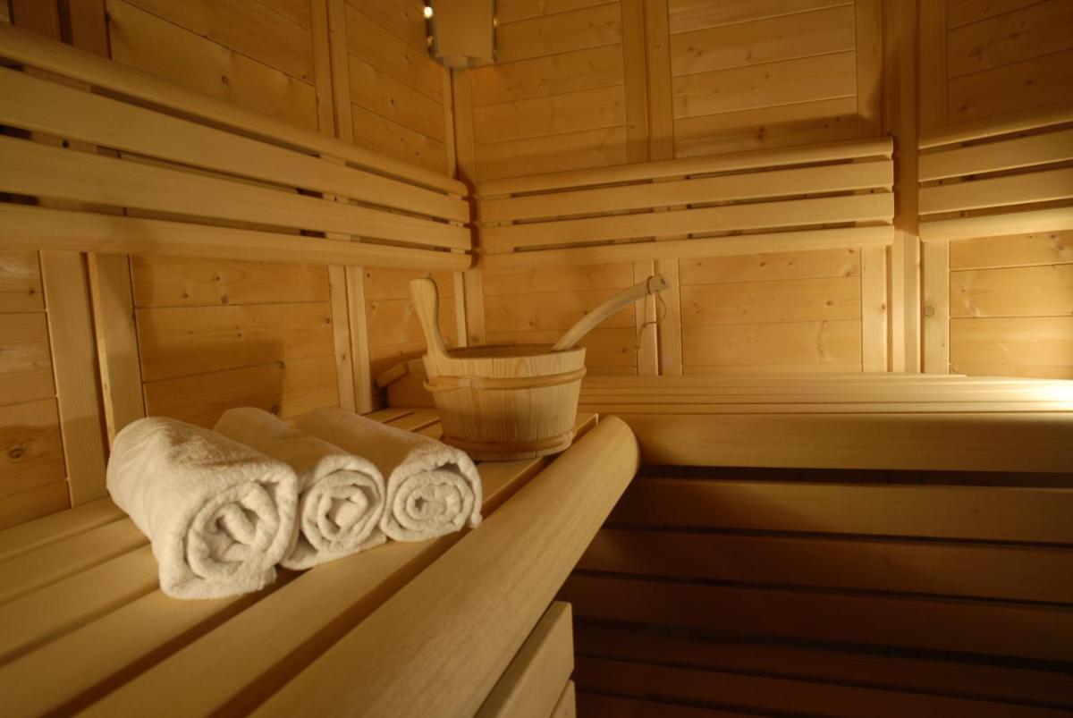 Hotel Dolomiten - Housity