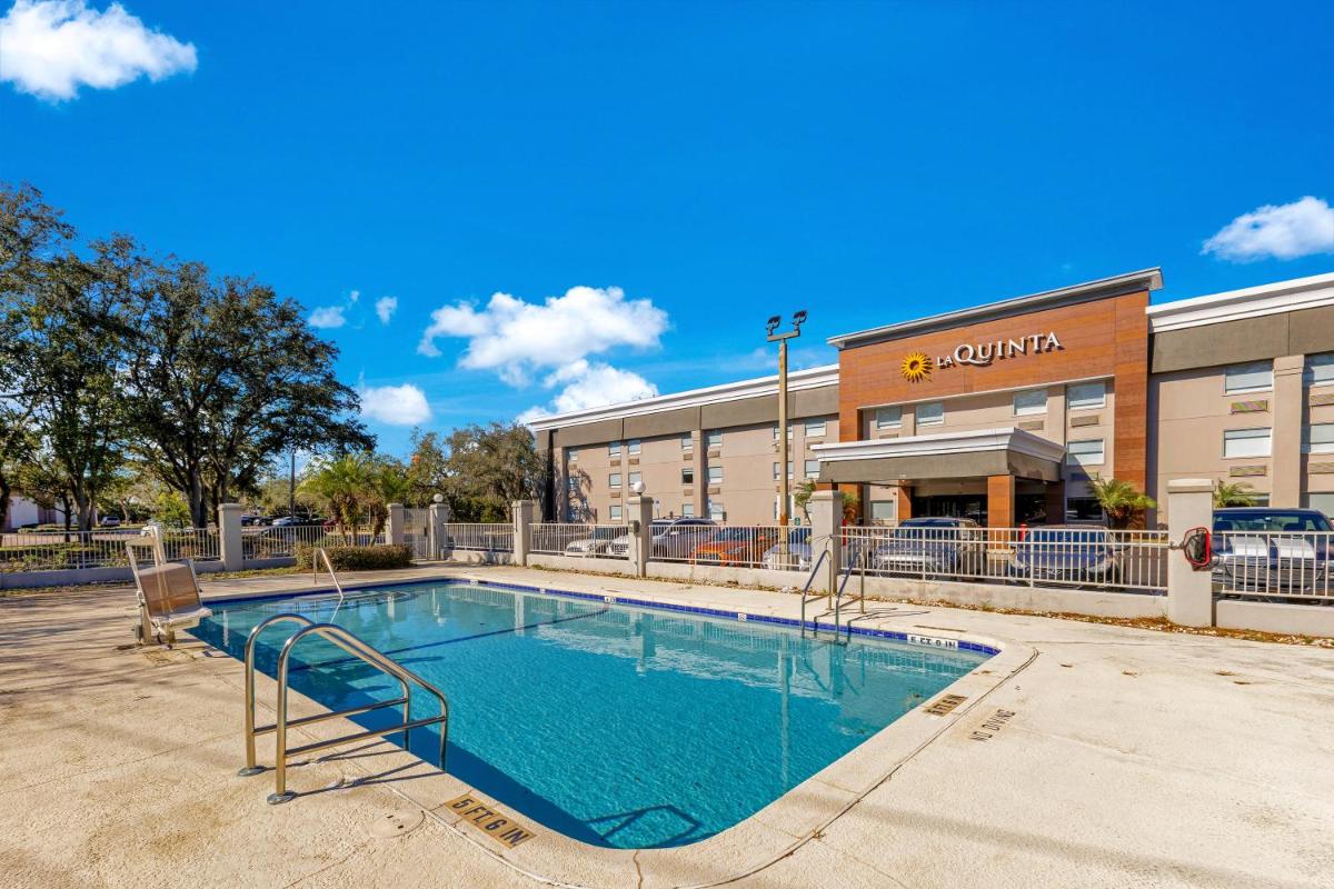 La Quinta Inn & Suites by Wyndham Jacksonville Mandarin - Housity