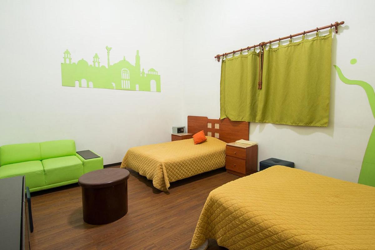 Hostel Amigo - Housity
