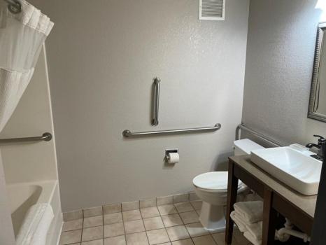 AmeriVu Inn & Suites - Shakopee - Housity