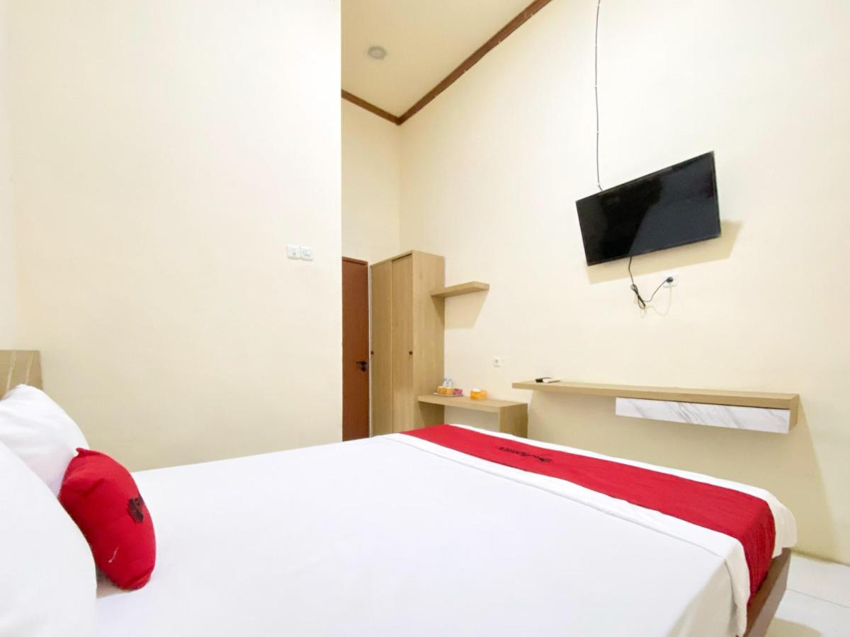 RedDoorz Syariah at Jatiroto Lumajang - Housity