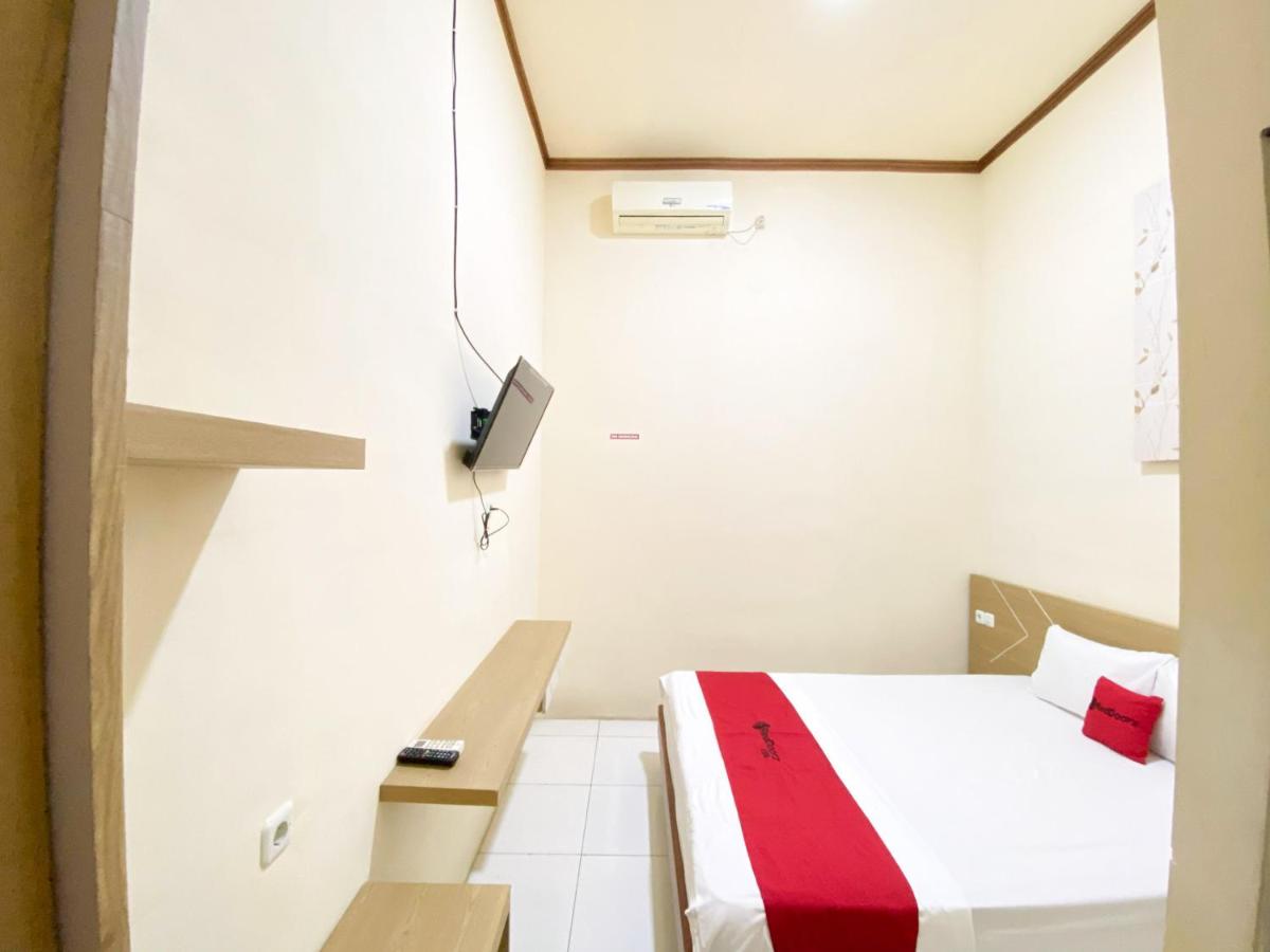 RedDoorz Syariah at Jatiroto Lumajang - Housity