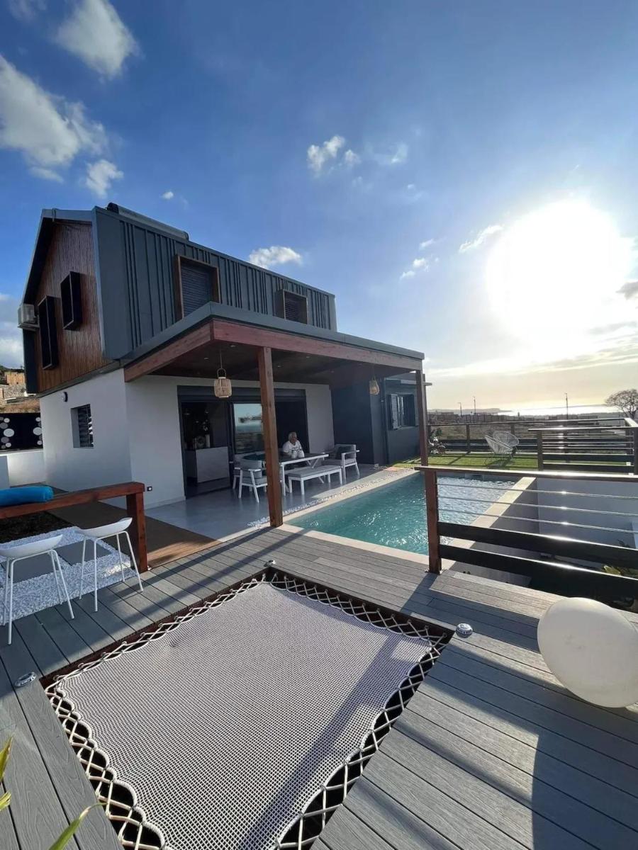 Villa élégante avec piscine privée à Saint Paul + Vue sur la mer - Housity
