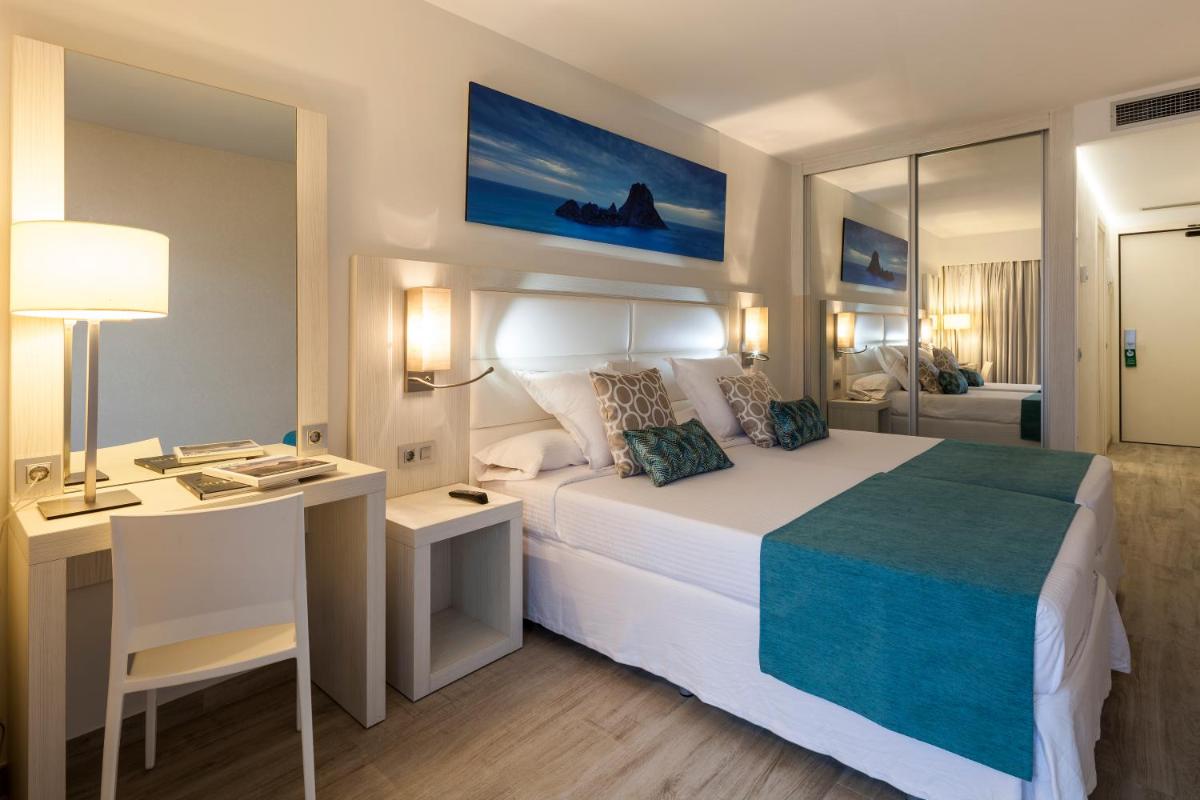 Cama o camas de una habitación en Ibiza Corso Hotel & Spa