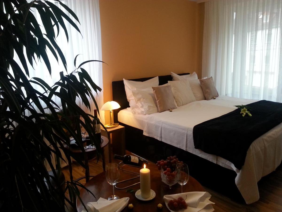 Hotel Zum Berggarten - Housity