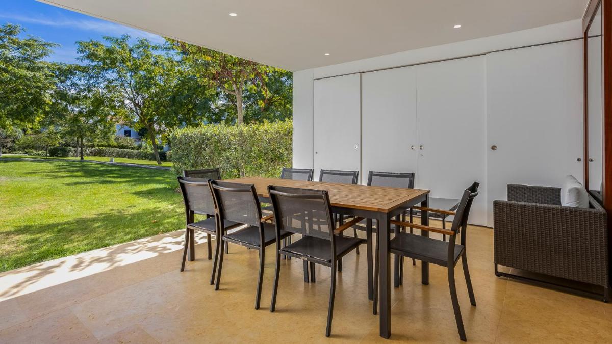 Um jardim no exterior de Pine Cliffs Village