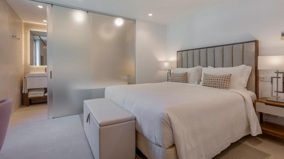 Uma cama ou camas num quarto em Pine Cliffs Village
