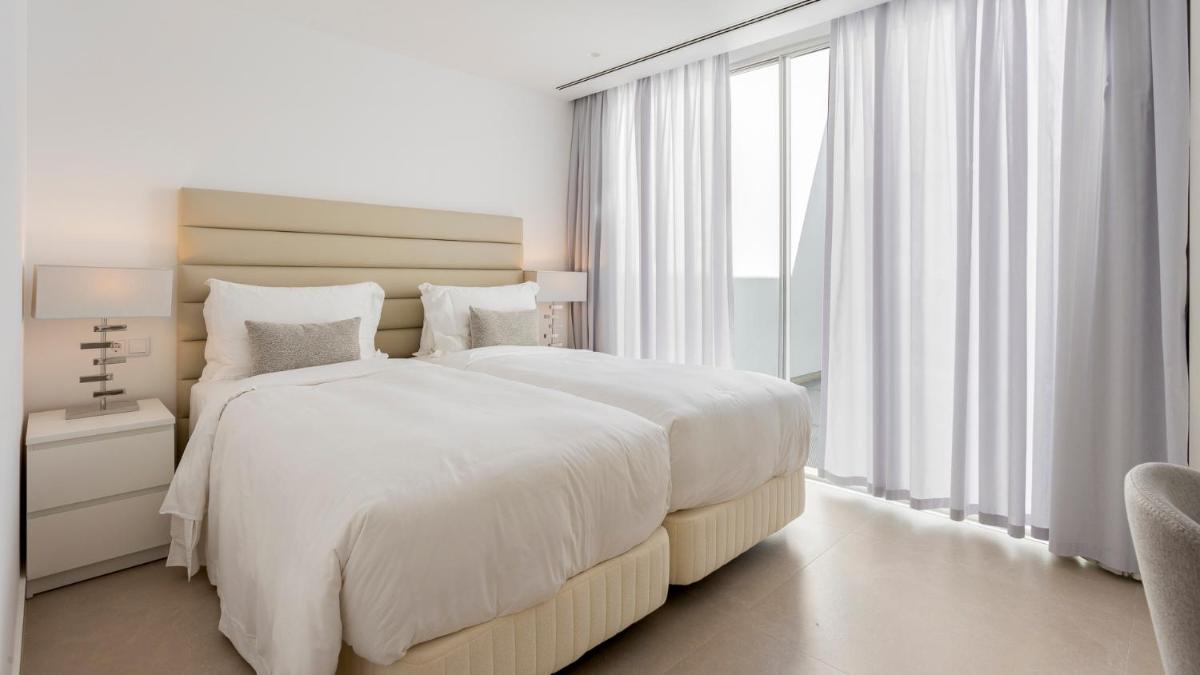 Uma cama ou camas num quarto em Pine Cliffs Village