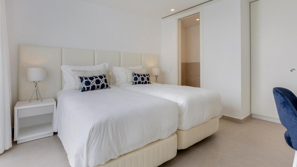 Uma cama ou camas num quarto em Pine Cliffs Village