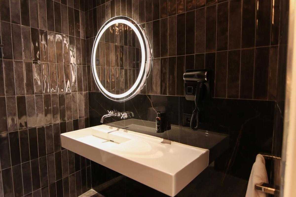 Un baño de Silken Saaj Maar - Adults Only