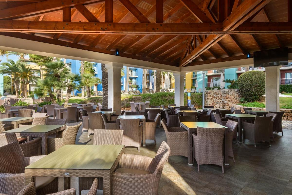 Un restaurante o sitio para comer en Occidental Menorca