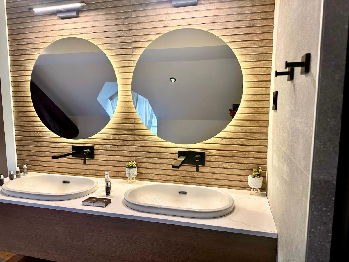 Salle de bains dans l'établissement Les Rêveries du Clos POMMARD Vignes & SPA& Dégustation