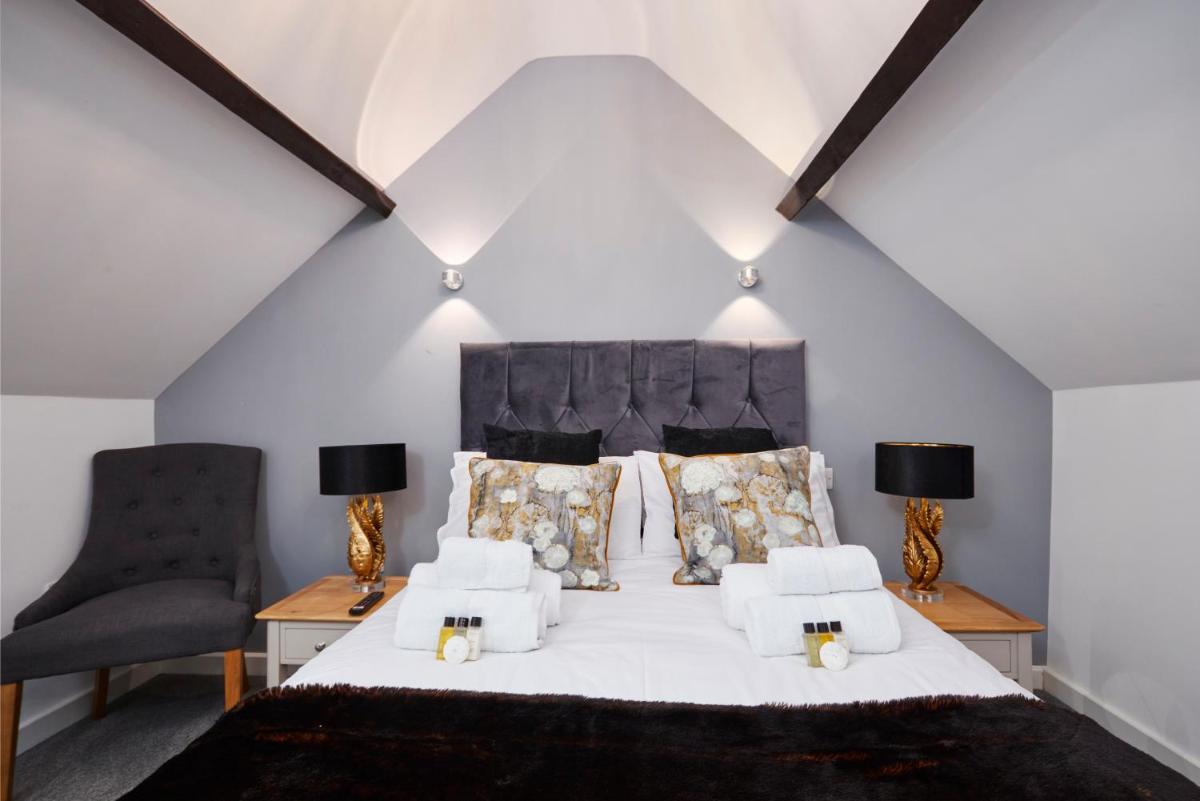 Gateway Mews - Self Check-In, Self-Catering Apartments Near EMA - Housity