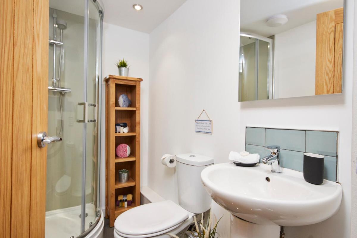 Gateway Mews - Self Check-In, Self-Catering Apartments Near EMA - Housity