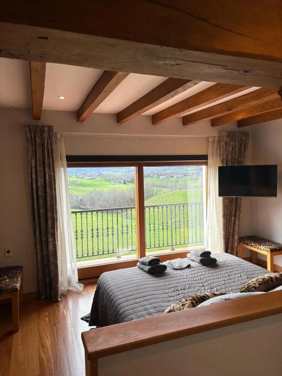 Cosy house with jacuzzi in Zugarramurdi - Housity