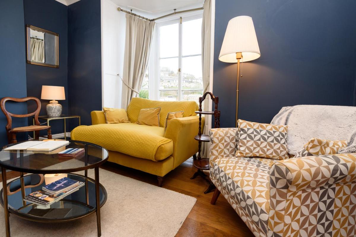 Superb House in Looe, in walking distance to Beach and Bars with Great Views - Housity