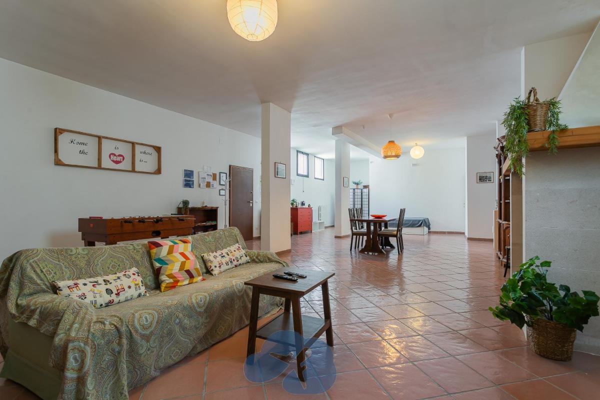 Cozy and relaxing airport house - Housity