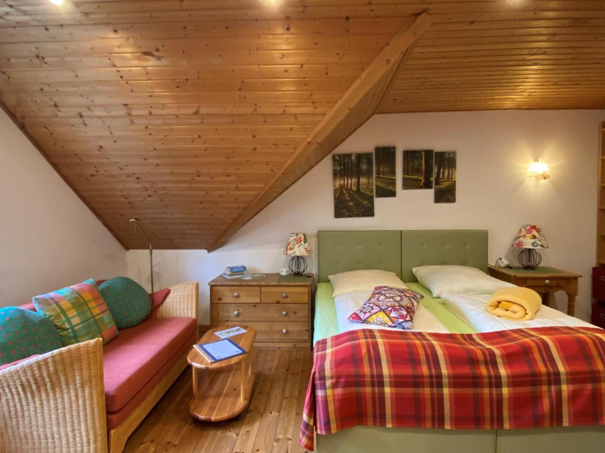 Schumacher's Landhaus - Bücherhotel - Housity