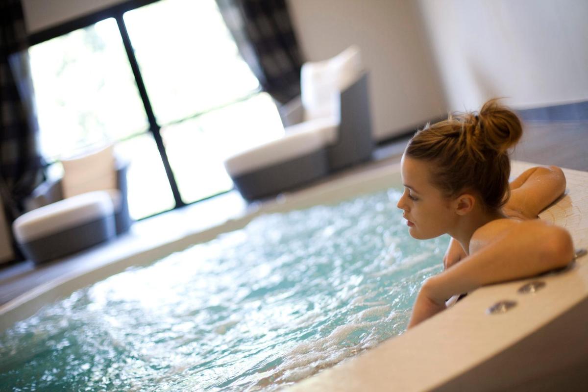 Clients de l'établissement Le Vallon de Valrugues Hotel Spa & Villas